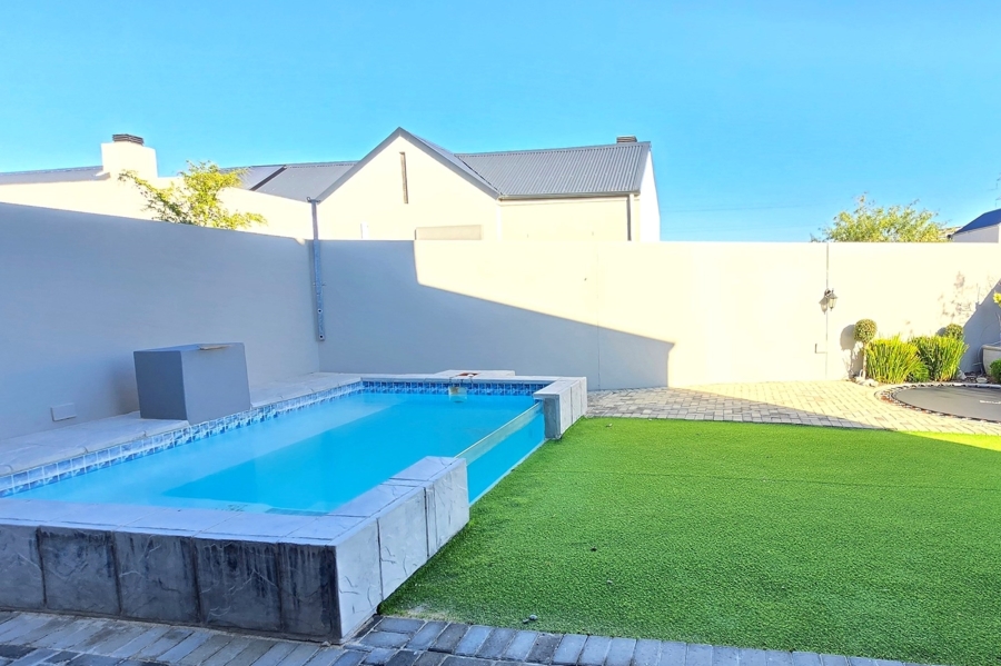 3 Bedroom Property for Sale in Aan de Wijnlanden Western Cape